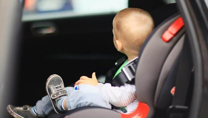 Dítě v autě
